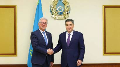 Очередь в поликлиниках снизилась в два раза - вице-премьер